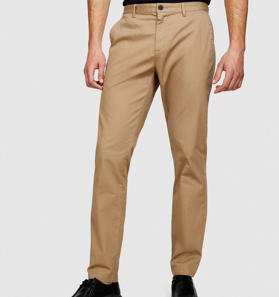 Slim fit chinos - men's slim fit trousers - Camel | Sisley image number 4